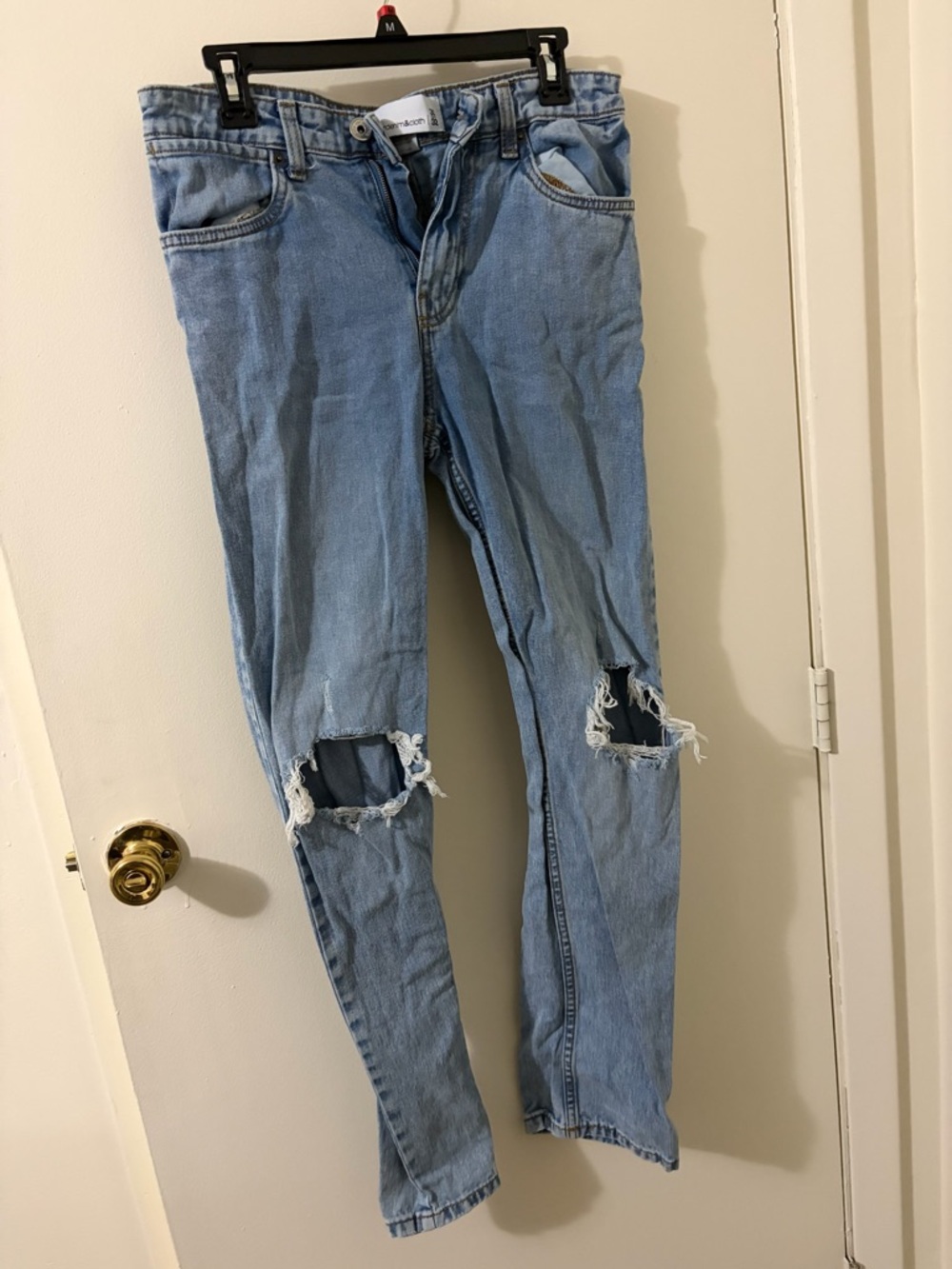 Light Blue Distressed Ripped Knee Jeans 100% cotton size 30x32